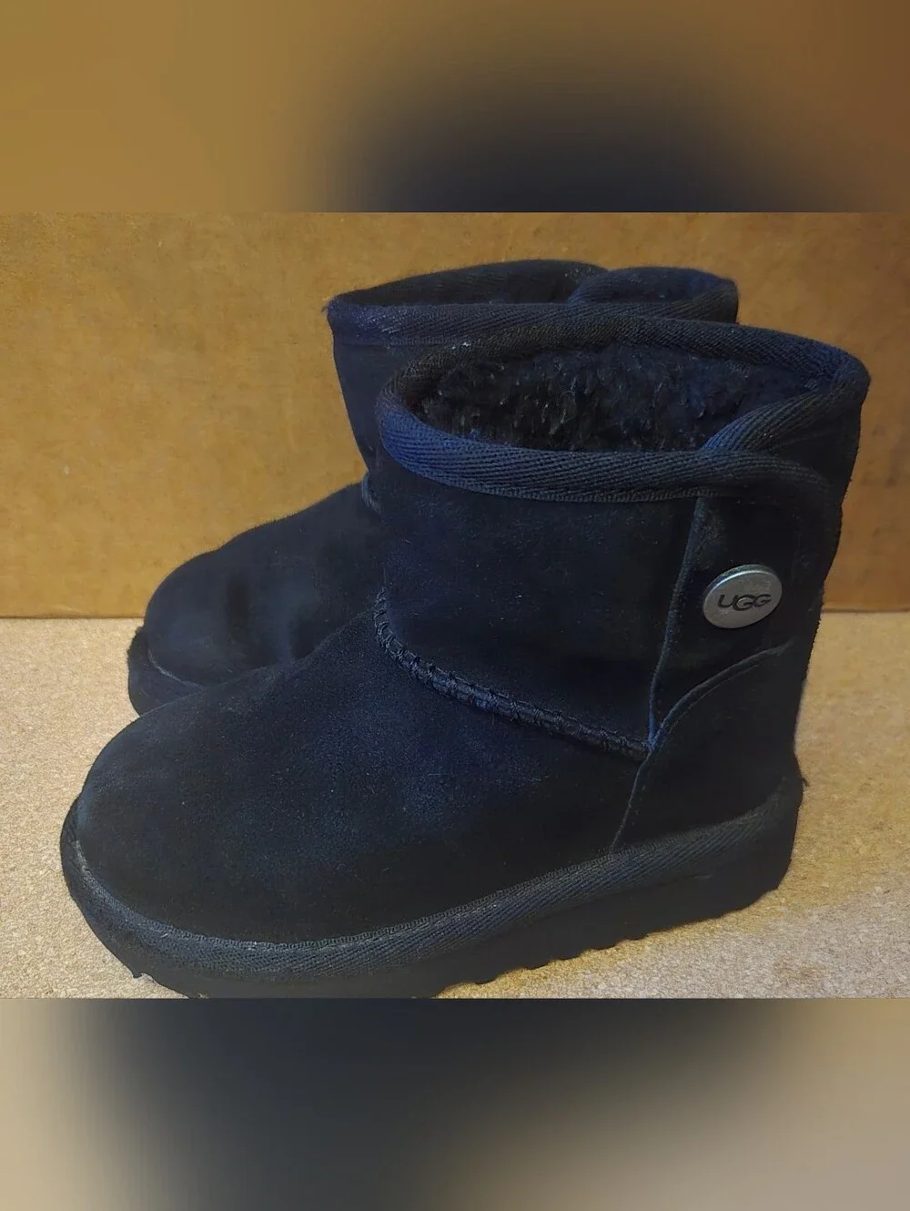UGG Kids Classic Short Boot - Black Suede Size 7